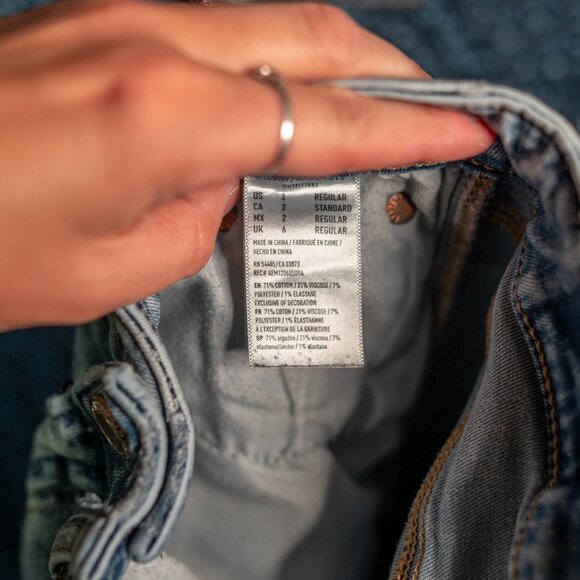 American Eagle Distressed Skinny Jeans | Women’s Size 2 Regular - Picture 9 of 9